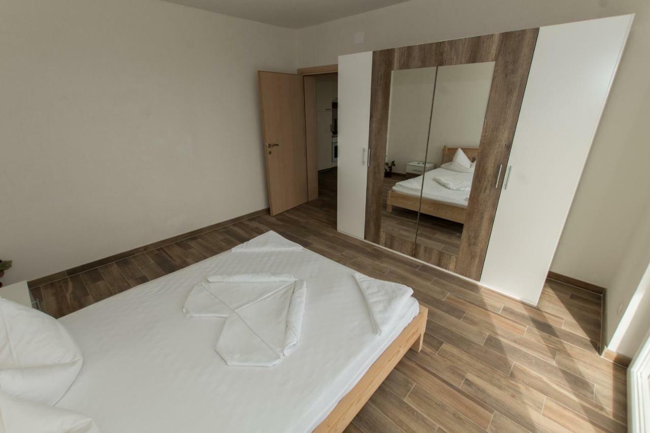Apartments Matanovi Dvori Макарска Екстериор снимка