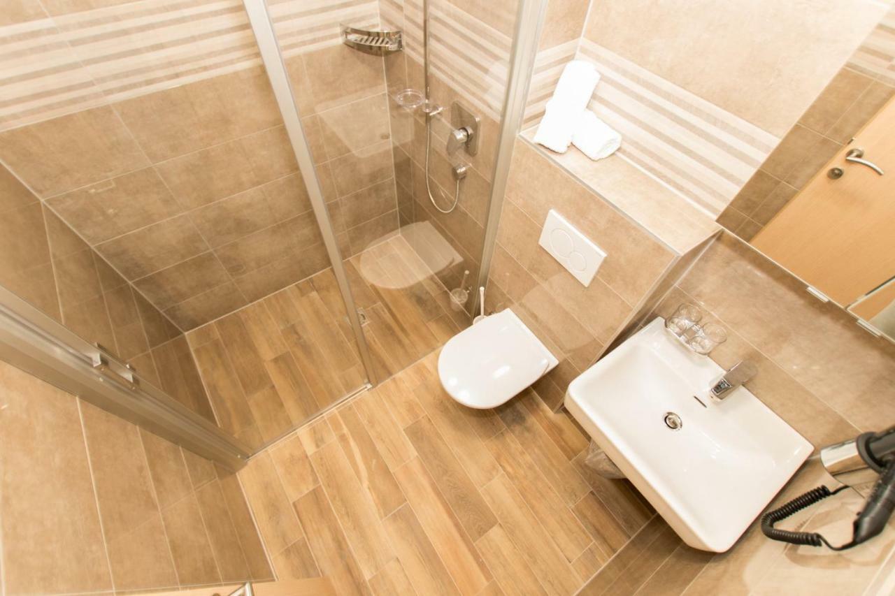 Apartments Matanovi Dvori Макарска Екстериор снимка