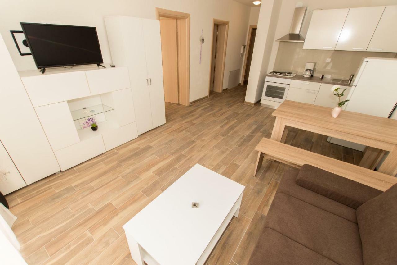 Apartments Matanovi Dvori Макарска Екстериор снимка