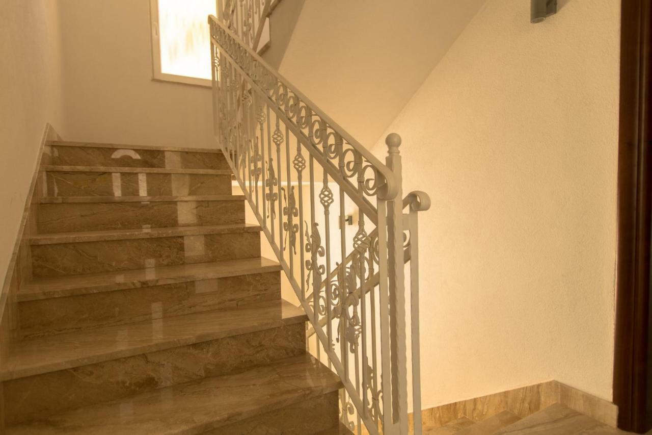 Apartments Matanovi Dvori Макарска Екстериор снимка